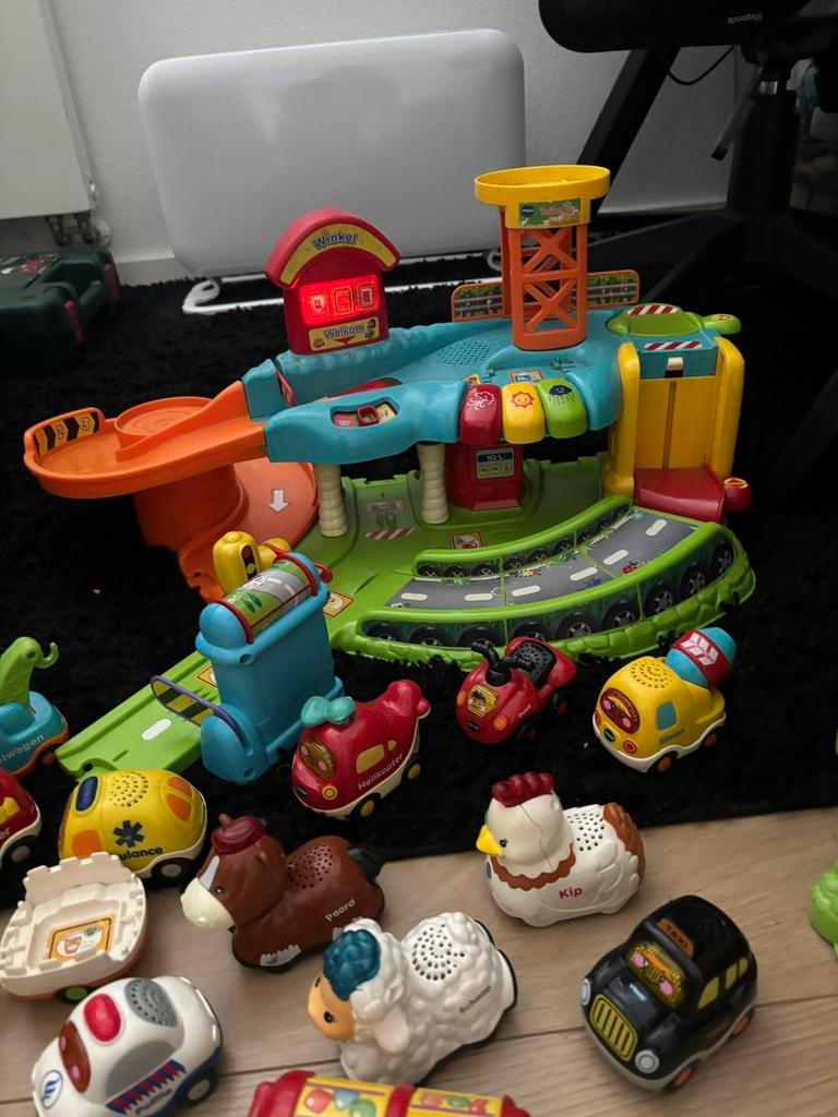 Toe toet garage met auto’s, Ophalen, Zo goed als nieuw, 2 tot 4 jaar