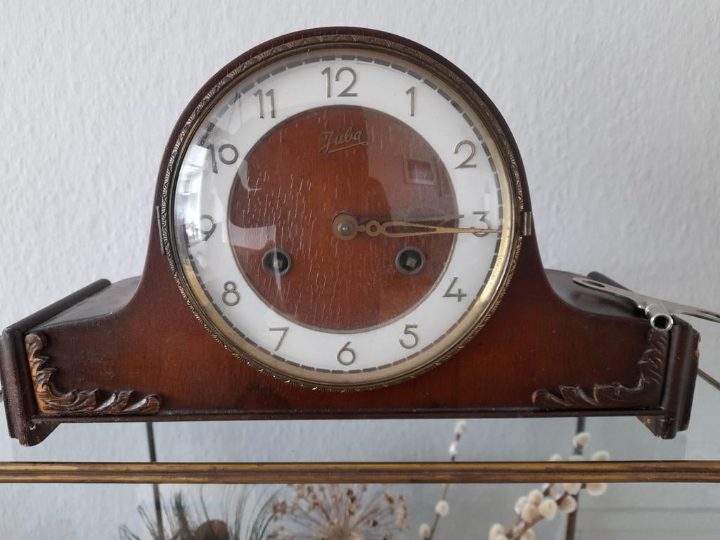 Vintage klok pendule met opwindsleutel.JUBA, Antiek en Kunst, Antiek | Klokken, Ophalen of Verzenden