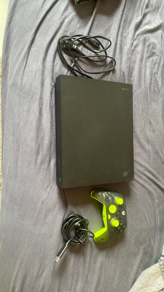 xbox one x 1TB, Spelcomputers en Games, Spelcomputers | Sony PlayStation 4, Ophalen of Verzenden, Zo goed als nieuw, Met 1 controller