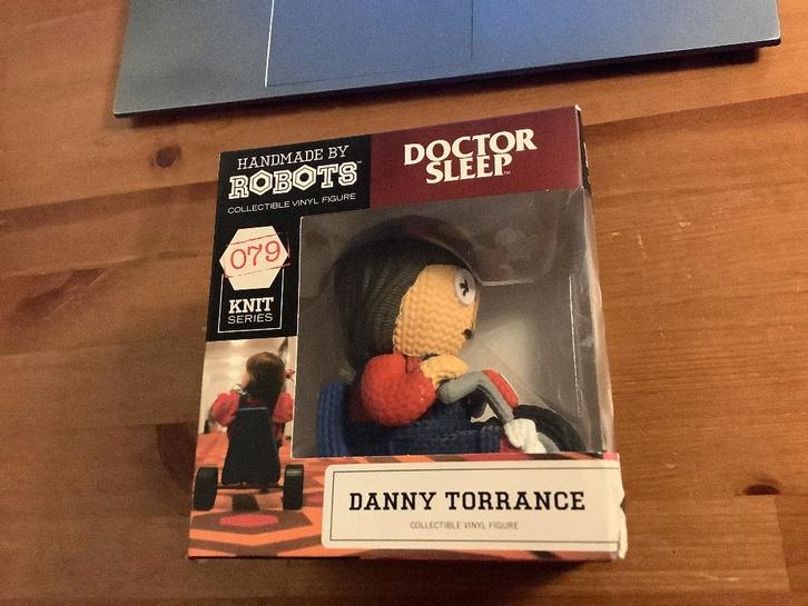 handmade by robots knit series vinyl figure Danny Torrance, Verzamelen, Poppetjes en Figuurtjes, Nieuw, Ophalen of Verzenden