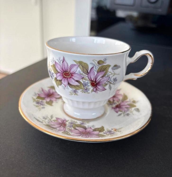 Vintage Queen Anne Theezet: Elegante Kop en Schotel, Antiek en Kunst, Antiek | Porselein, Ophalen of Verzenden