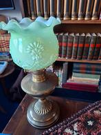 Antieke olielamp met opaline glazen kap, Antiek en Kunst, Ophalen