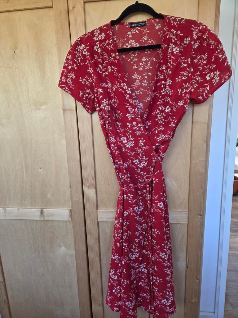 Shein Rode Bloemen Wikkeljurk Maat L, Maat 42/44 (L), Ophalen of Verzenden, Zo goed als nieuw, SHEIN