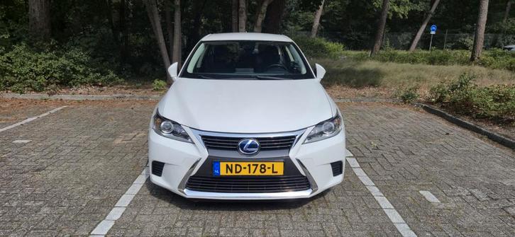 Lexus CT-H 200H 1.8 Hybrid 2017 Wit, Auto's, Lexus, Particulier, CT-H, Achteruitrijcamera, Hybride Elektrisch/Benzine, Volledig hybride