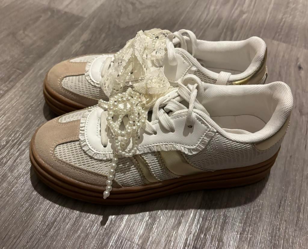 Beige gouden aparte sneakers, Ophalen of Verzenden, Zo goed als nieuw, Beige, Sneakers of Gympen