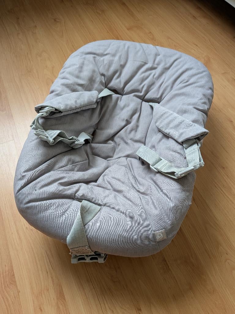 Stokke newborn stoeltje + wasbare hoes + speelboog, Ophalen, Gebruikt, Meegroeistoel