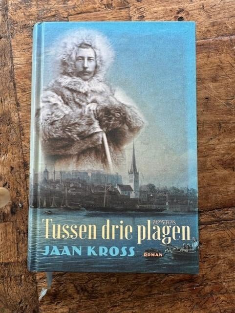 Tussen drie plagen  Auteur: Jaan Kross, Boeken, Ophalen of Verzenden, Zo goed als nieuw, Jaan Kross