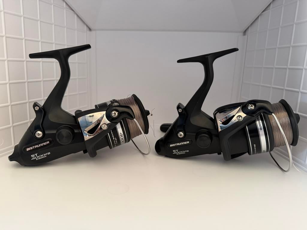 2x Shimano Baitrunner ST 4000FB met Shimano Technium 0.28, Ophalen of Verzenden, Zo goed als nieuw, Molen