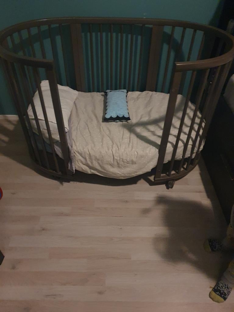 Stokke Sleepi Bed V3 Hazy Grey met matras, Kinderen en Baby's, Babywiegjes en Ledikanten, Ophalen of Verzenden, Ledikant