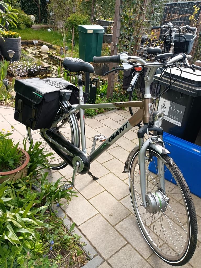 Giant Twist, dubbele accu, 28" heren frame, axa slot+kabel, Ophalen, Gebruikt, Giant