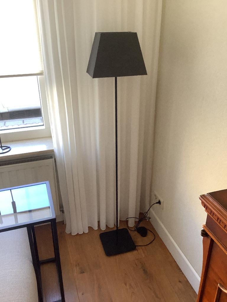 Staande lamp, Ophalen, Zwart, 100 tot 150 cm, Zo goed als nieuw