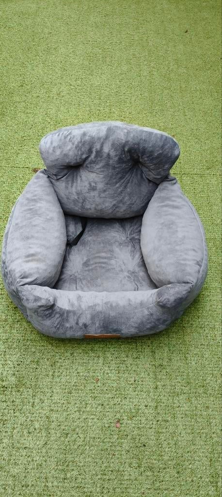 Te koop Honden stoel ook voor in de auto met gordels, Dieren en Toebehoren, Ophalen, Zo goed als nieuw