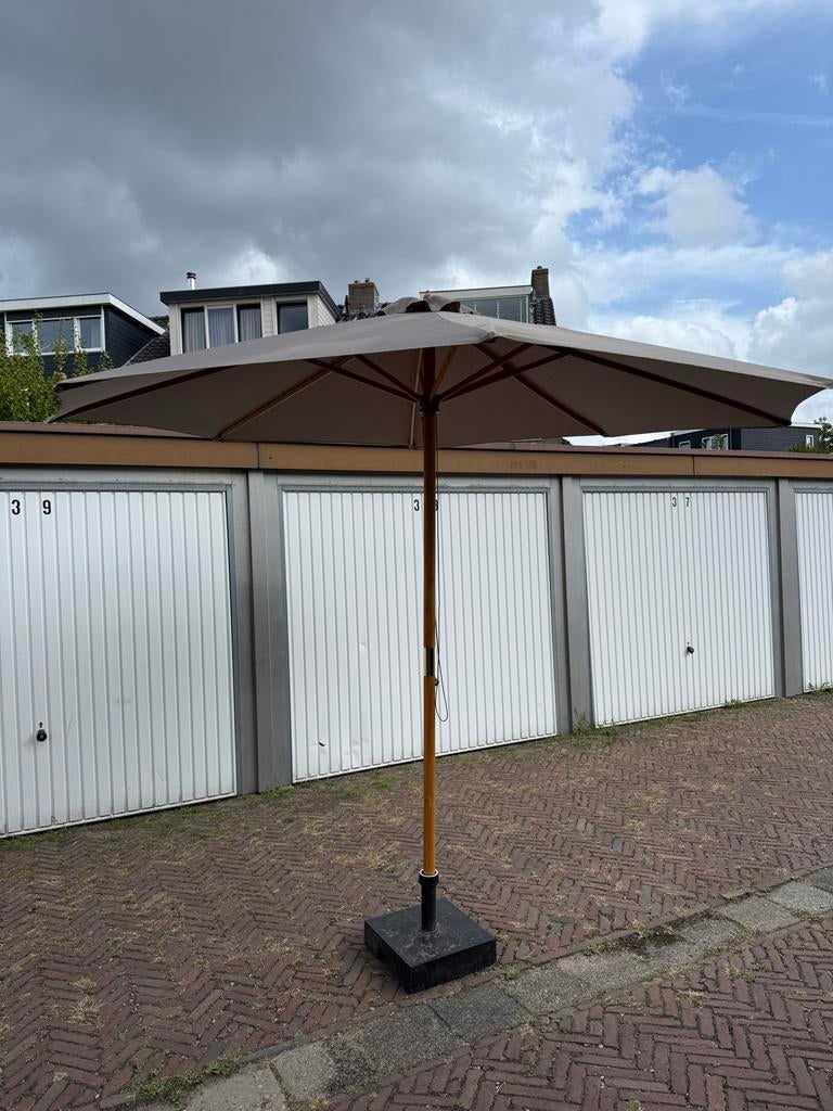 5 Diverse Parasols met 2 Voeten - Ideaal voor Terras/Tuin, Ophalen, Gebruikt, 2 tot 3 meter, Stokparasol
