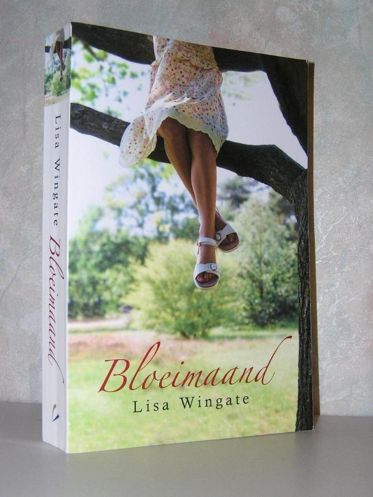 Lisa Wingate - Bloeimaand (christelijke roman), Boeken, Romans, Zo goed als nieuw, Ophalen of Verzenden