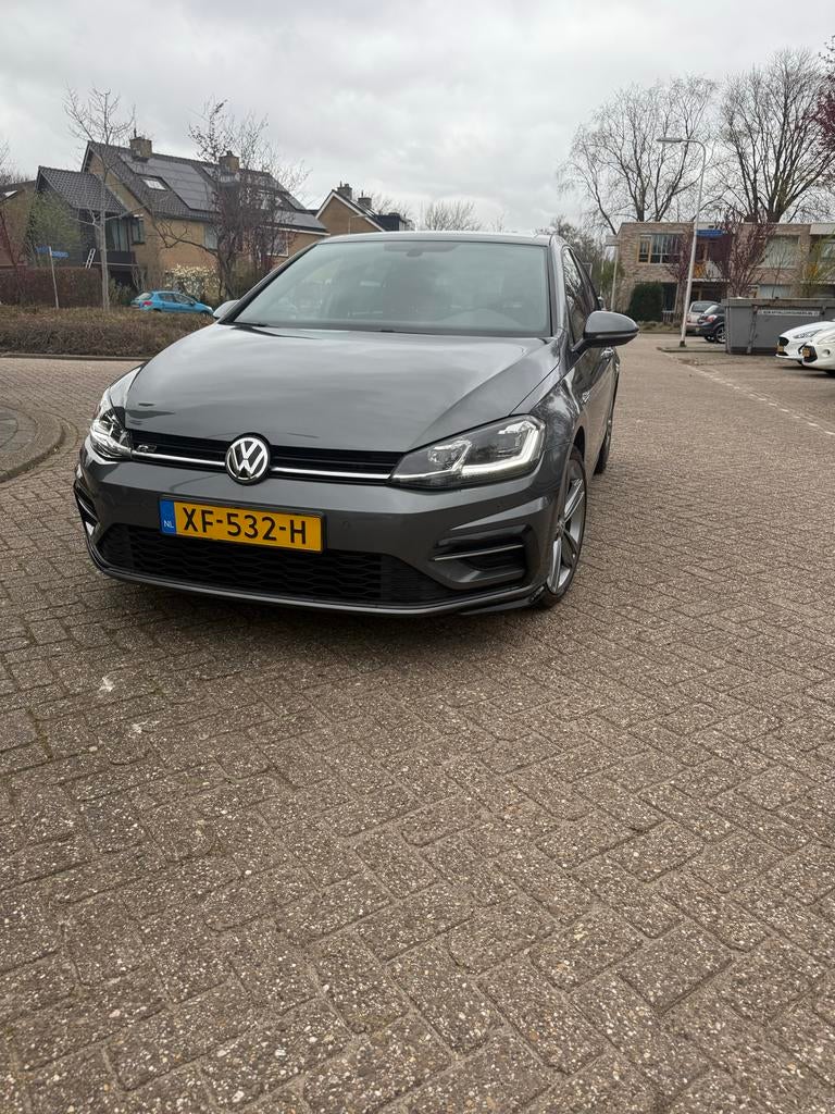 Volkswagen Golf 1.5 TSI 150pk 7-DSG 2019 Grijs 3x R-Line, Auto's, 15 km/l, 1498 cc, 4 cilinders, Alcantara