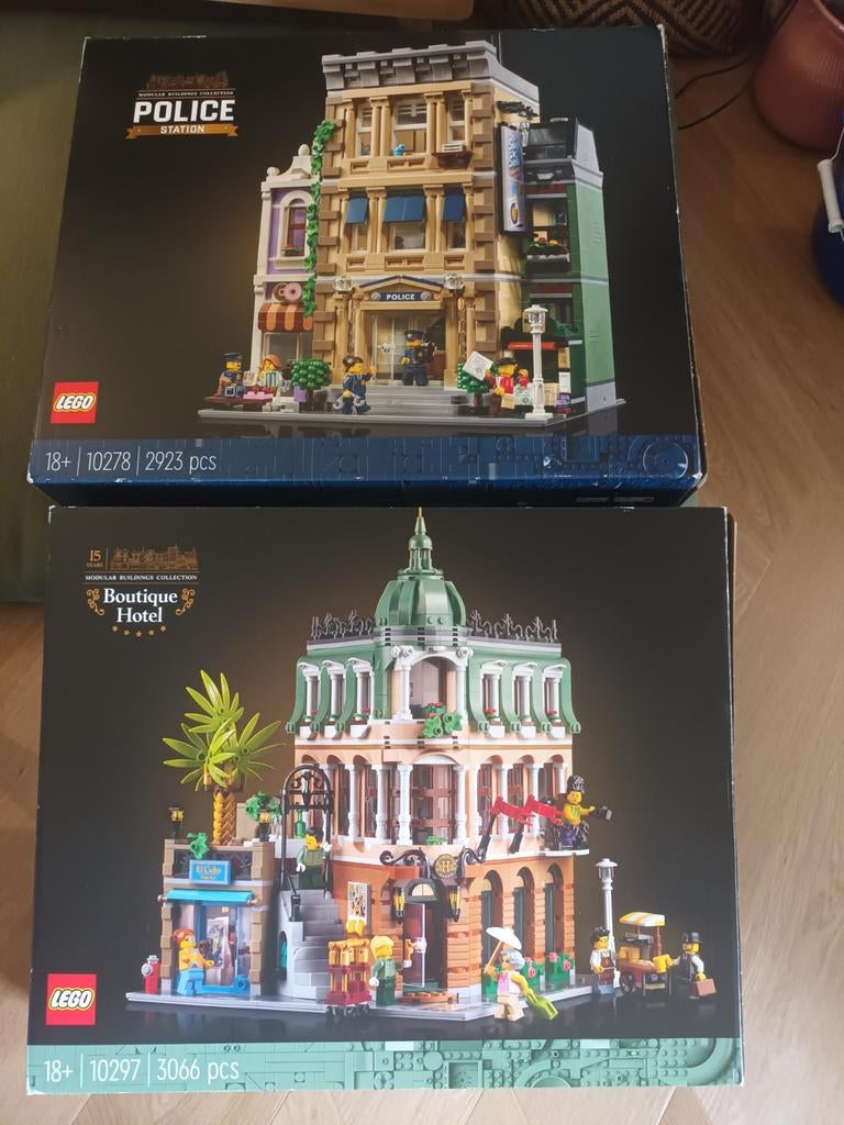 Lego modulaire gebouwen 10278 & 10297, Ophalen, Zo goed als nieuw