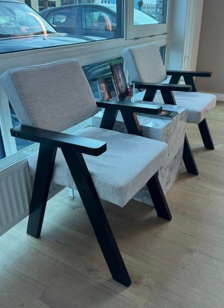 2x fauteuil stoelen zwart hout merk Woood, Huis en Inrichting, Ophalen