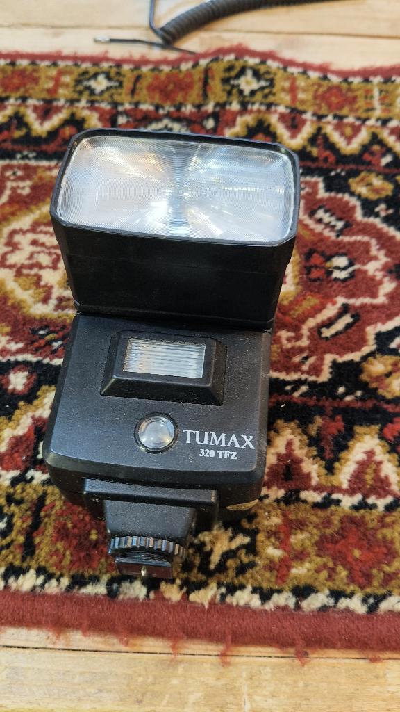 Tumax 320 TFZ flitser met zoomkop en kantelkop, Audio, Tv en Foto, Fotografie | Flitsers, Gebruikt, Overige merken, Kantelbaar