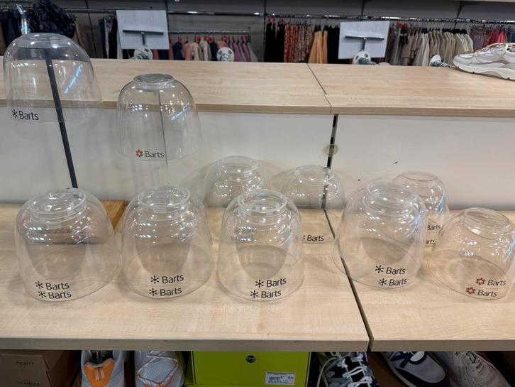 Display bollen mutsen / caps winkelpresentatie (17 stuks), Kleding | Dames, Overige Dameskleding, Zo goed als nieuw, Ophalen of Verzenden