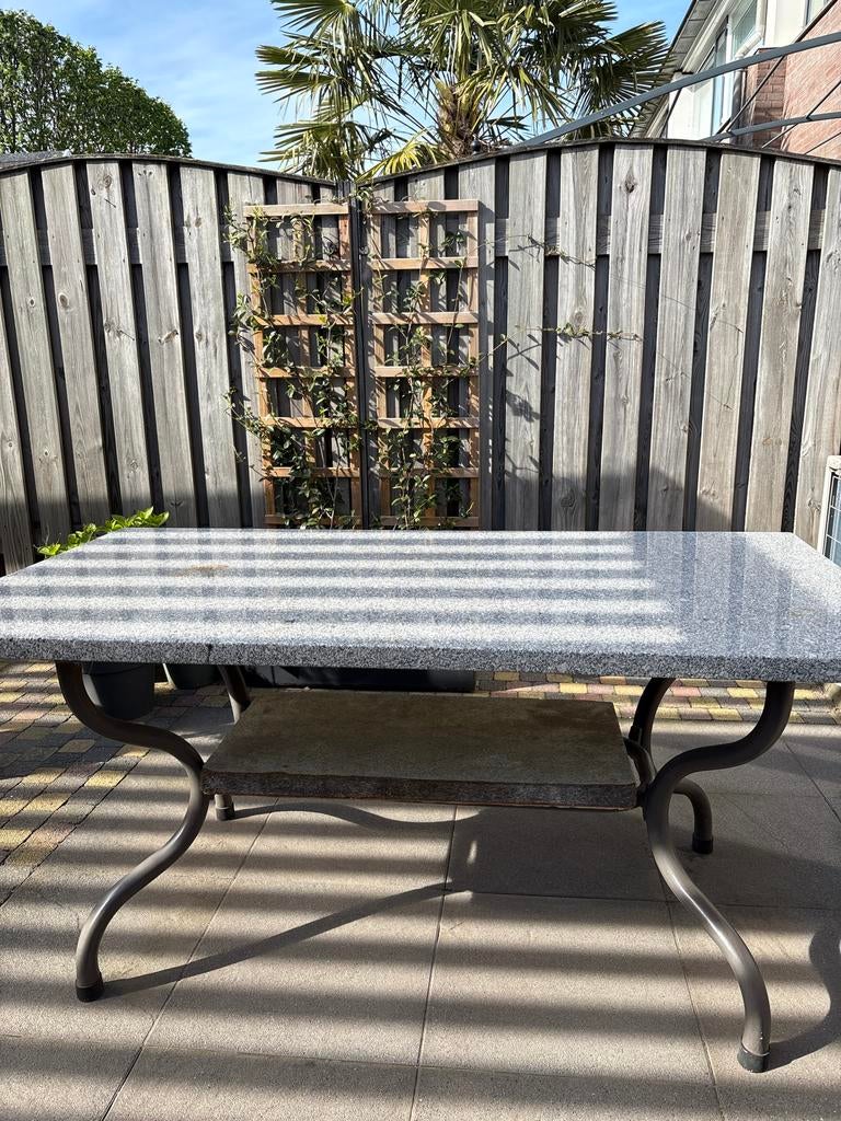 Gratis Tuintafel met granieten blad, Tuin en Terras, Tuintafels, Ophalen, Zo goed als nieuw, Rechthoekig, Overige materialen