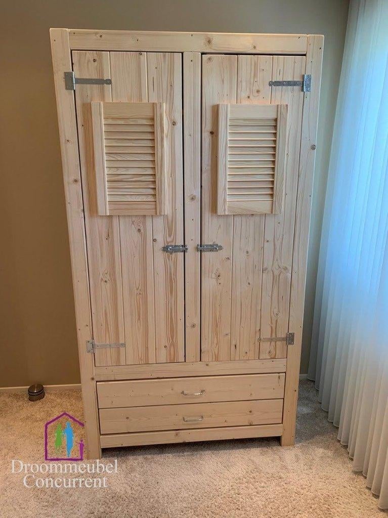 Gezocht Gratis kleding kast., Gebruikt, 100 tot 150 cm, Ophalen of Verzenden, 150 tot 200 cm