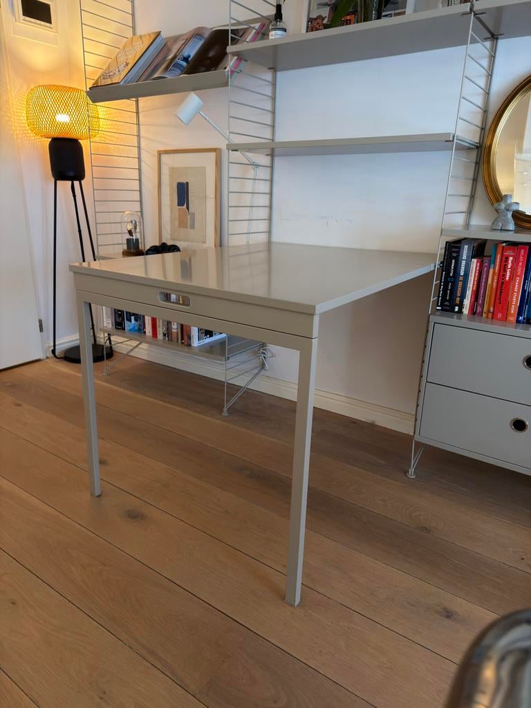 String Furniture Bureau Uitklapbaar - Beige, Ophalen, Zo goed als nieuw