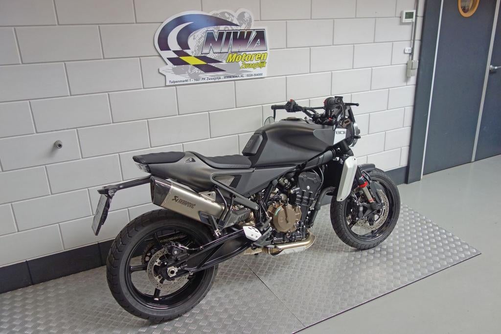 HUSQVARNA Svartpilen 801, Motoren, 2 cilinders, Motorrijbewijs A, Bedrijf, Onbekend