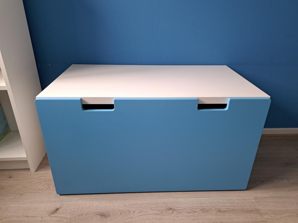 Ladekast speelgoedkist Smastad Ikea blauw wit, Huis en Inrichting, Woonaccessoires | Kisten, Ophalen, 100 tot 150 cm, Minder dan 50 cm
