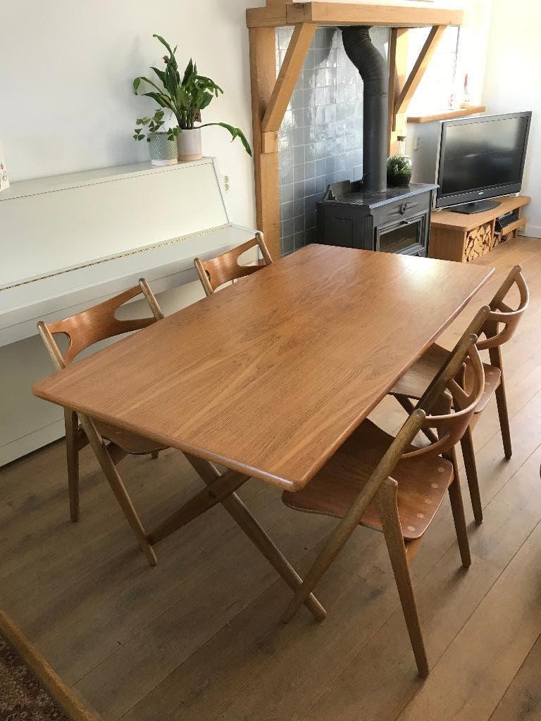 Wegner Tuck tafel Carl Hansen CH29 Sawbuck stoel Deens, Huis en Inrichting, Bruin, Ophalen of Verzenden, Zo goed als nieuw, Nvt