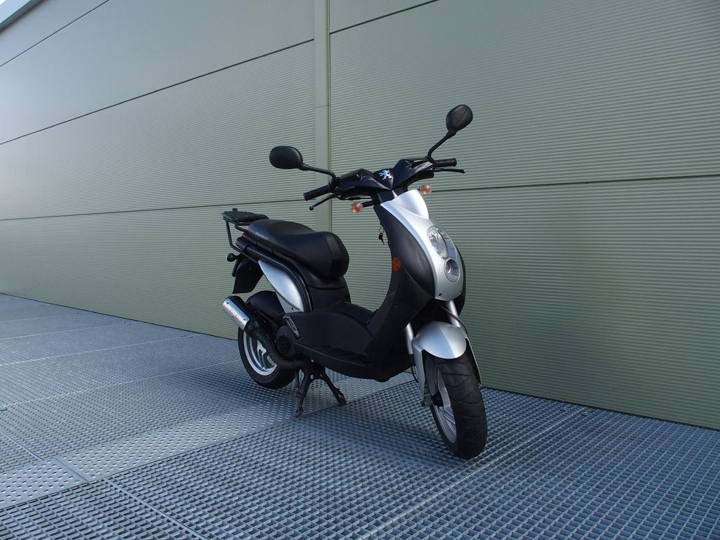 Snelle Peugeot Ludix - 2Takt - Geel Kenteken, Fietsen en Brommers, Brommers | Tomos, Ophalen, Zo goed als nieuw