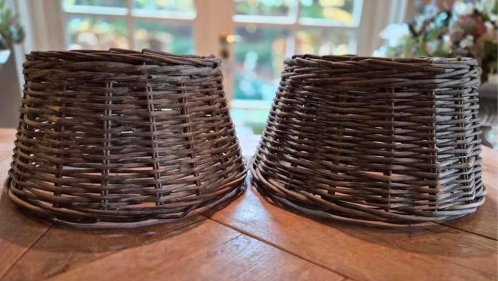2 rieten lampenkappen, Huis en Inrichting, Lampen | Lampenkappen, Ophalen, Zo goed als nieuw, Rond, Minder dan 25 cm