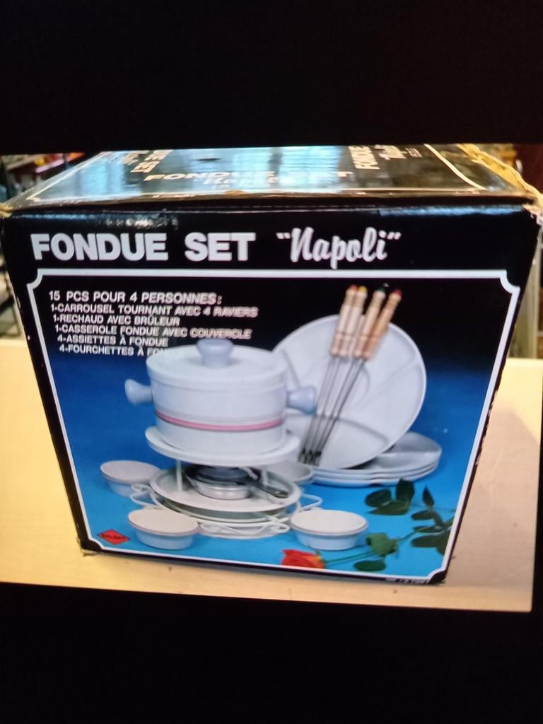 Fondue pan met 4 witte borden (15 delig) " Napoli", Ophalen, Brander, Fondueset