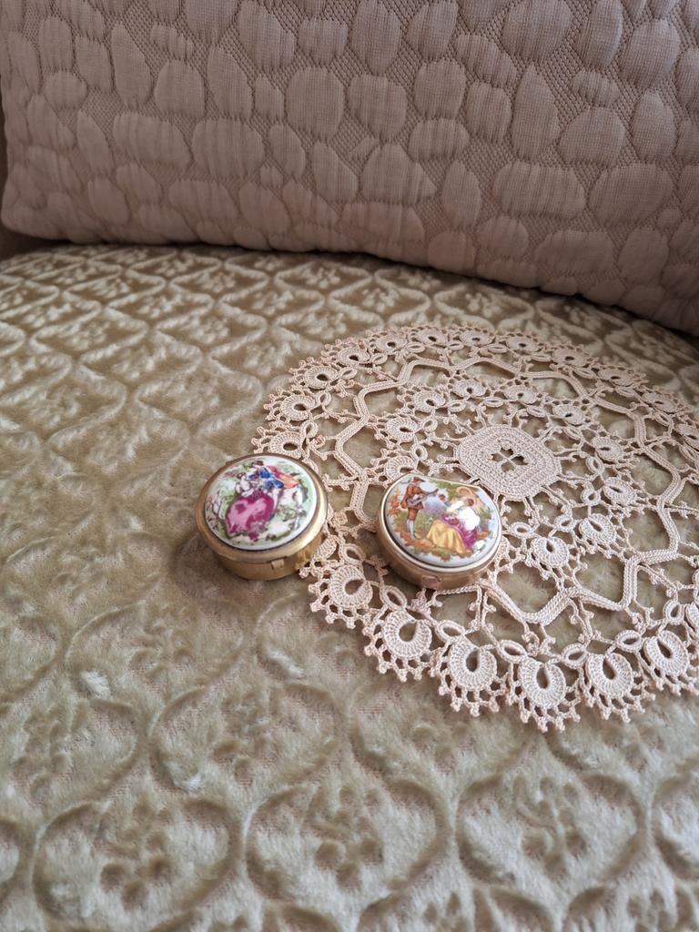 2 Vintage Pillendoosjes Porseleinen Barok Plaatje **Mimosa**, Ophalen of Verzenden