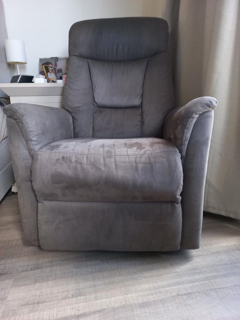 Elektrische staopstoel. Kleur taupe grijs., Huis en Inrichting, Fauteuils, Ophalen of Verzenden, Gebruikt, 75 tot 100 cm