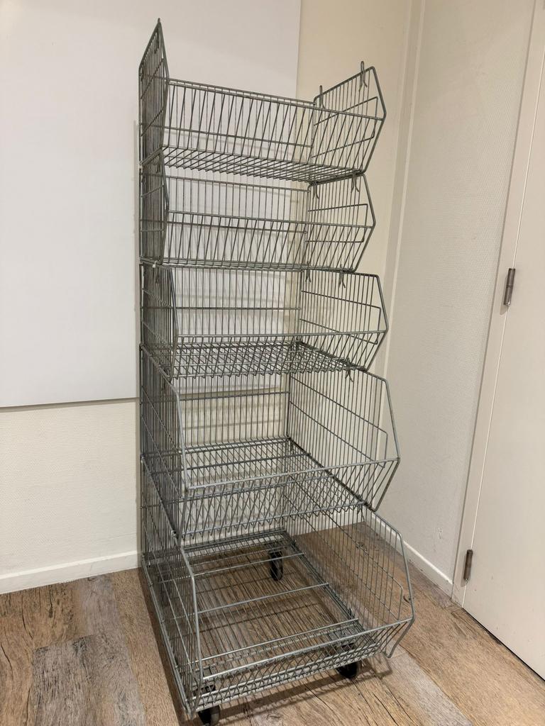Draadmanden stapelbaar op wielen, Ophalen of Verzenden, Zo goed als nieuw