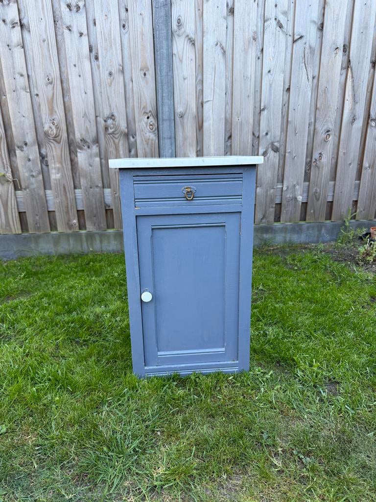 Nachtkastje met marmeren blad - Vintage stijl, Huis en Inrichting, Slaapkamer | Nachtkastjes, Ophalen, Gebruikt, Minder dan 45 cm