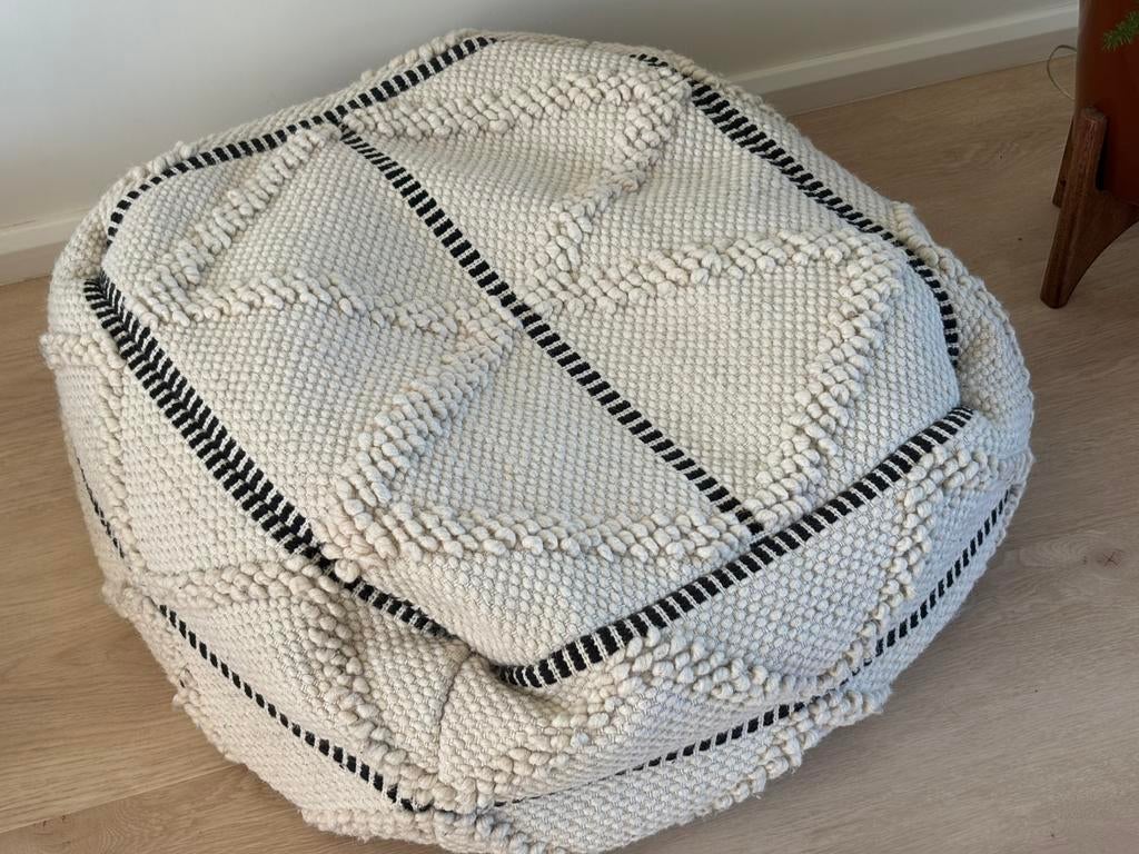 Poef met reliëf, Huis en Inrichting, Ophalen of Verzenden, Zo goed als nieuw