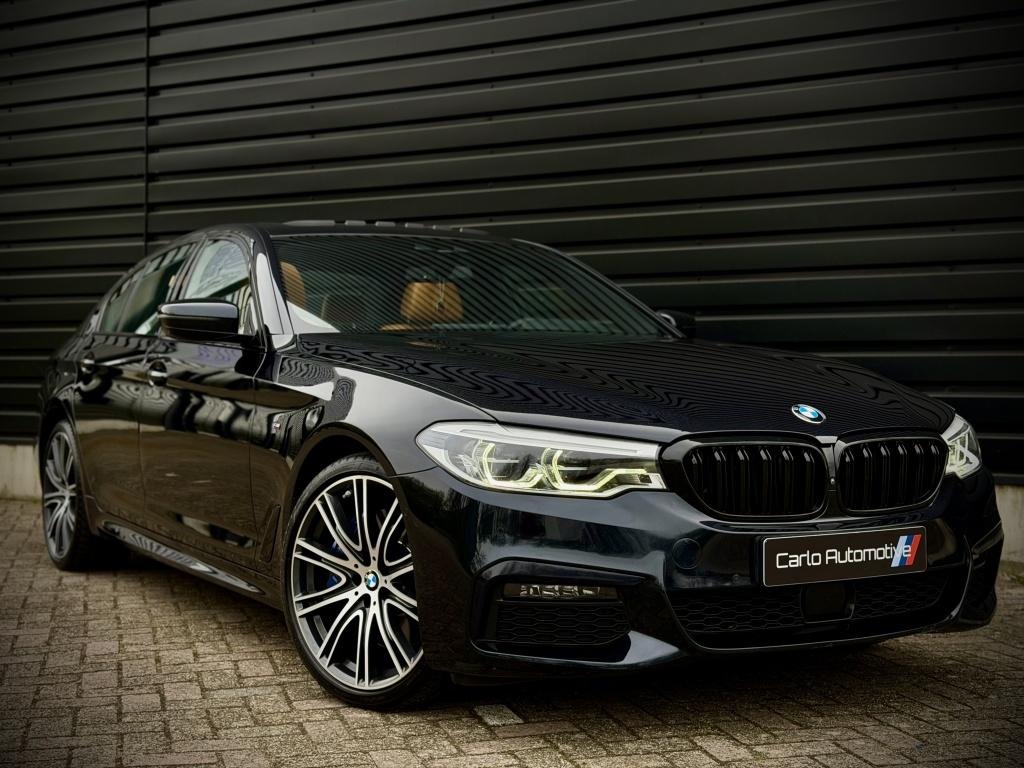 BMW 5 Serie 540i xDrive M-SPORT SOFT|B&W|DAK|HUD|360|MASSAGE, Auto's, Gebruikt, Euro 6, 2000 kg, Zwart
