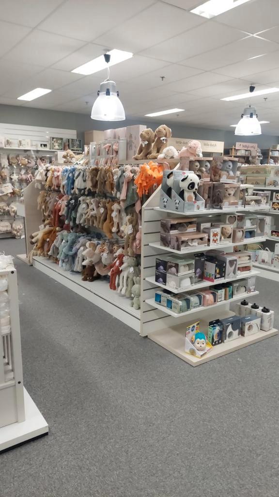 Winkel stelling  wit/hout planken, slatwall en perfowanden, Zakelijke goederen, Kantoor en Winkelinrichting | Winkel en Inventaris