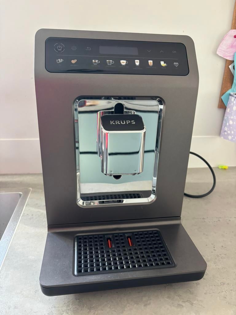 Krups Quattro Force EA895E10 bonenmachine, Witgoed en Apparatuur, Koffiezetapparaten, 10 kopjes of meer, Afneembaar waterreservoir