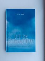 Uit de schaduw - ds. C. Neele, Christendom | Protestants, Ophalen of Verzenden, Zo goed als nieuw, C. Neele