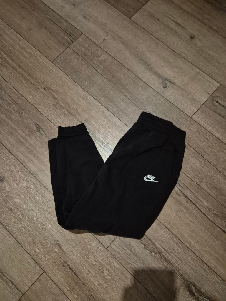 Nike joggingbroek kind zwart maat XL (158-170), Kinderen en Baby's, Kinderkleding | Maat 164, Broek, Jongen of Meisje, Ophalen of Verzenden