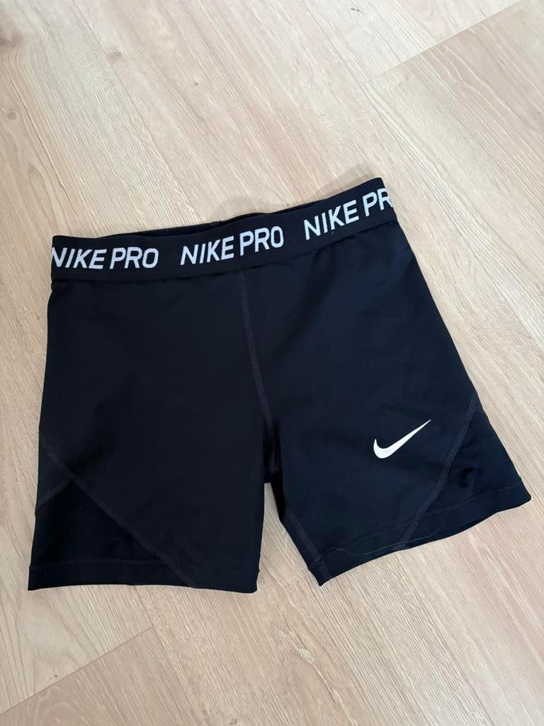 Sportbroeken Nike, Kinderen en Baby's, Kinderkleding | Maat 146, Ophalen of Verzenden, Zo goed als nieuw, Meisje, Broek