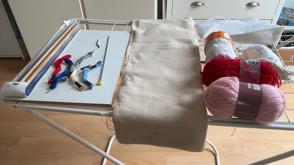 Verschillende brei  haak en borduurspullen, Hobby en Vrije tijd, Ophalen of Verzenden, Zo goed als nieuw, Breien of Haken, Patroon of Boek