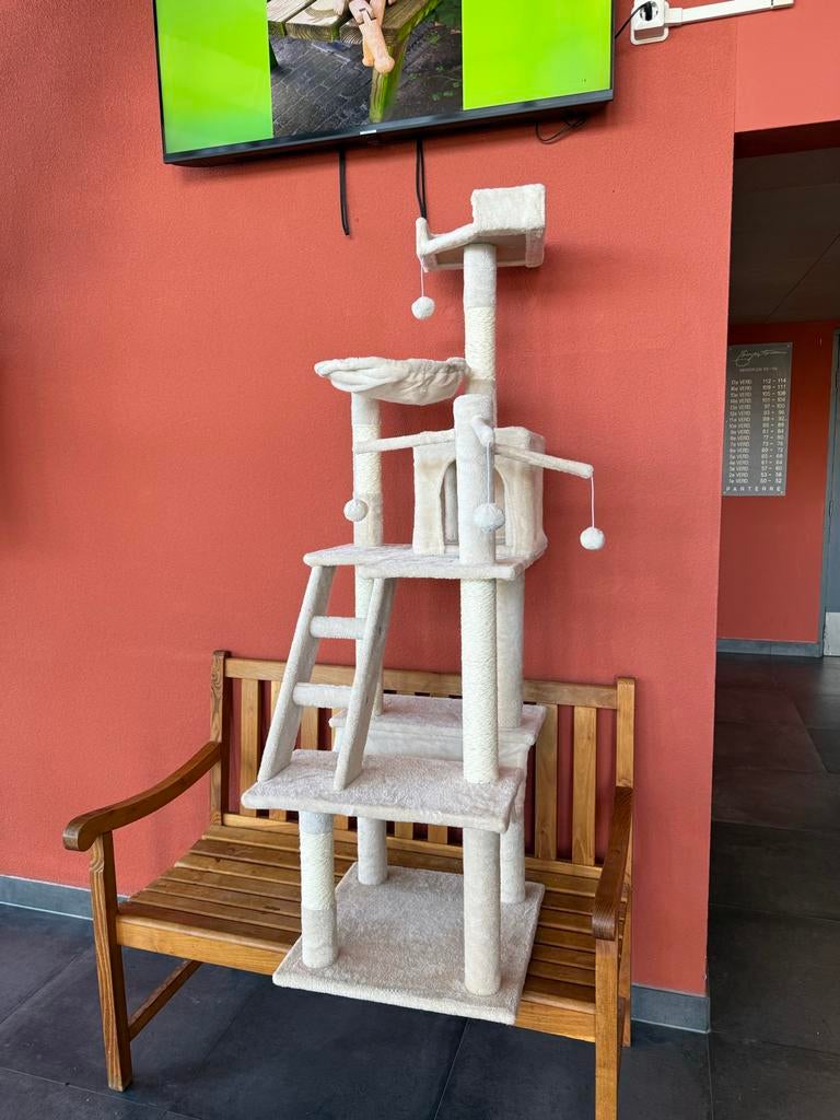 Cat Tree, Ophalen, Krabpaal