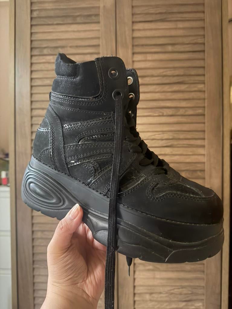 Sneakers dames mt 40 plateauzool VanHaren zgan, Kleding | Dames, Schoenen, Ophalen, Zo goed als nieuw, Sneakers of Gympen