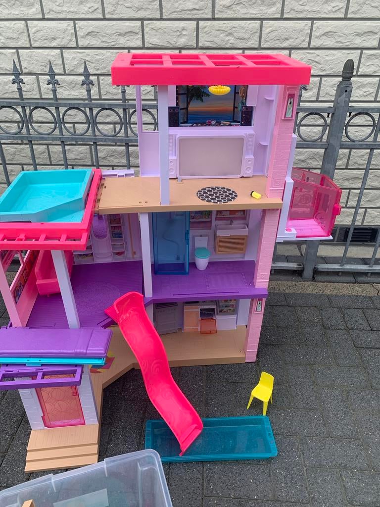 Barbie droomhuis 3 verdiepingen nieuw  3 maanden oud, Ophalen of Verzenden, Zo goed als nieuw, Meisje