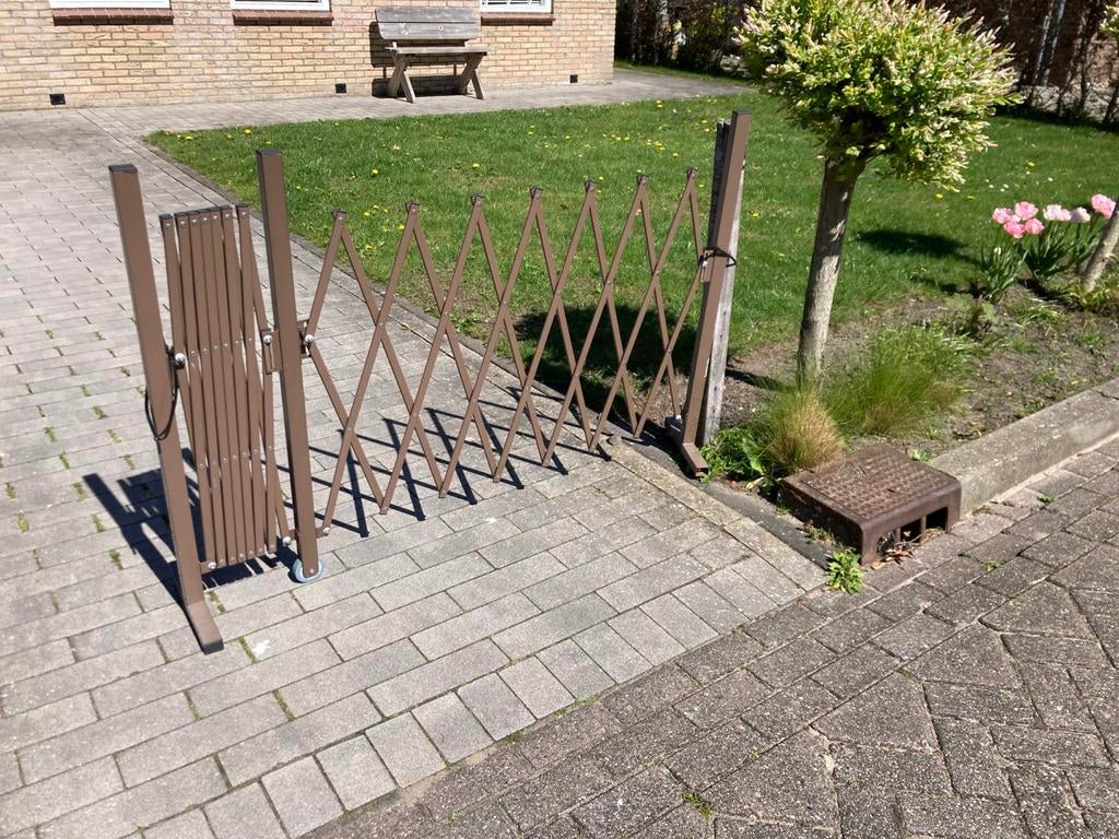 Uitschuifbaar hekwerk/poort - Bruin, Tuin en Terras, Ophalen, Met poort, Gebruikt, Overige typen