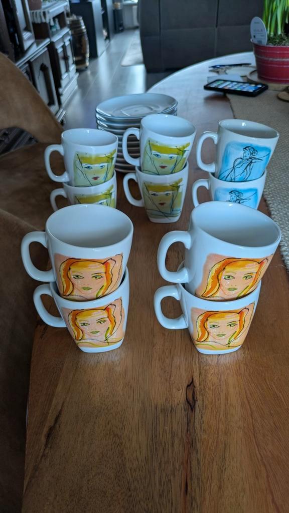 Servies met handgeschilderde motieven, Huis en Inrichting, Keuken | Servies, Zo goed als nieuw, Kop(pen) en/of Schotel(s), Overige stijlen