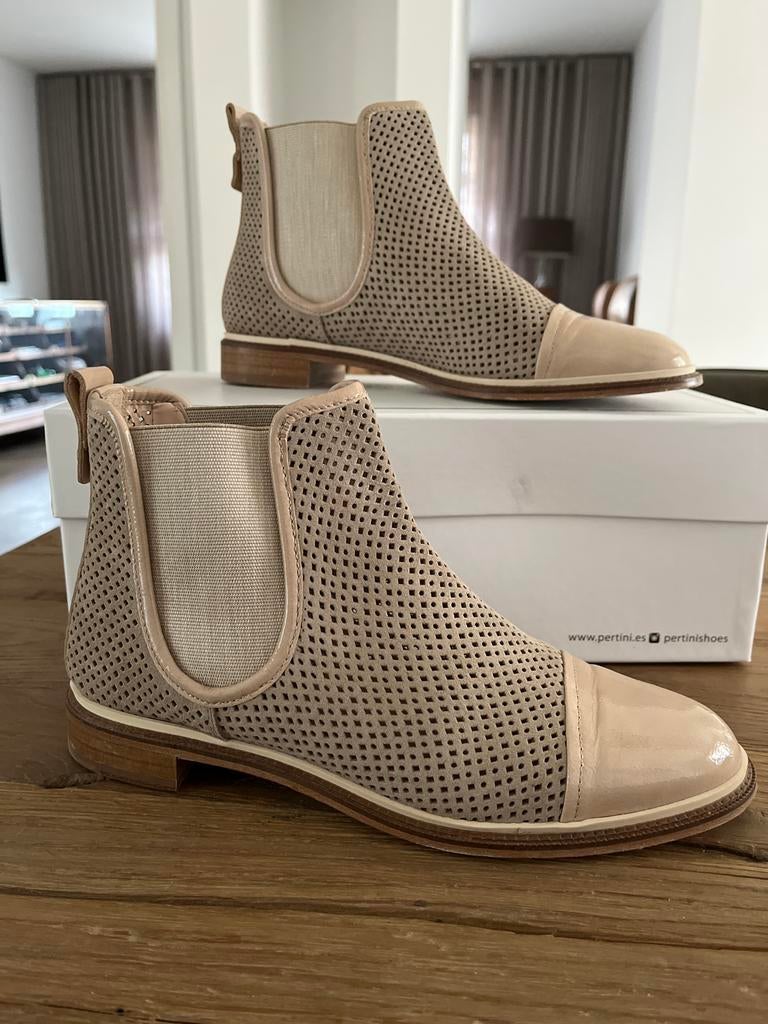 Pertini Chelsea boot beige suede, Kleding | Dames, Schoenen, Ophalen of Verzenden, Zo goed als nieuw, Beige, Lage of Enkellaarzen